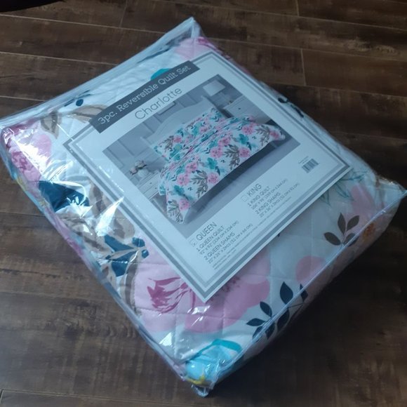 New 3-Piece Pink & Blue Floral Blooms Quilt Bedding Set - QUEEN Size - Picture 4 of 5